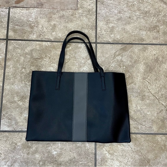 Vince Camuto Handbags - Vince Camuto Tote